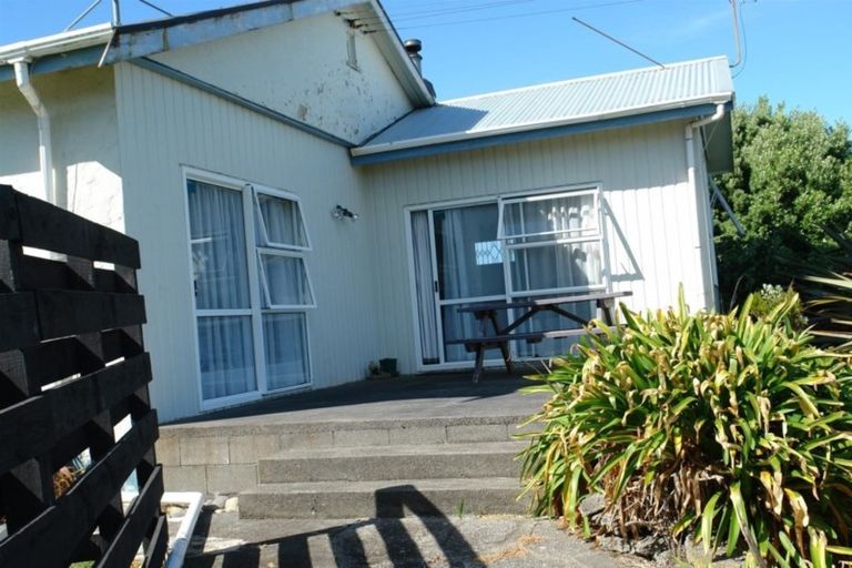 Photo of property in 28 Dorset Street, Patea, 4520