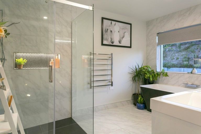 Photo of property in 97 Loch Views Road, Acacia Bay, Taupo, 3385