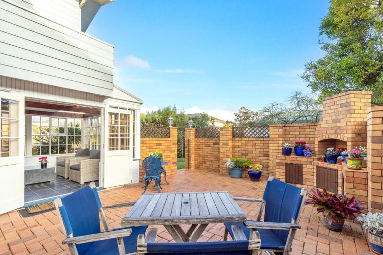 Photo of property in 51 Gordon Avenue, Forrest Hill, Auckland, 0620