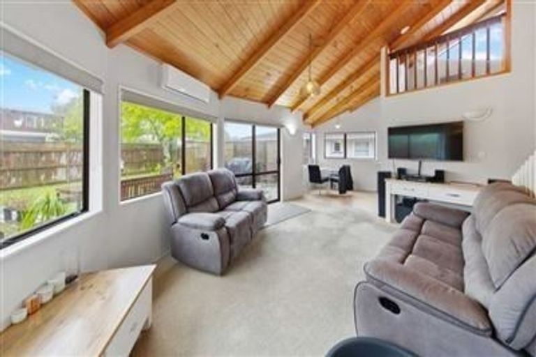 Photo of property in 5 Miramar Place, Pakuranga, Auckland, 2010