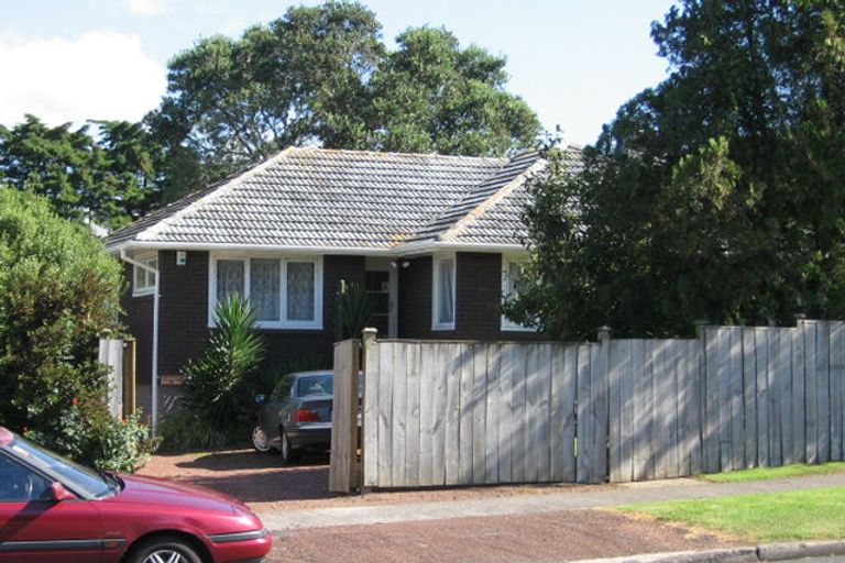 Photo of property in 9 Beach Road, Te Atatu Peninsula, Auckland, 0610