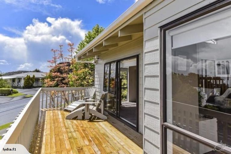 Photo of property in 10 Unsworth Drive, Unsworth Heights, Auckland, 0632