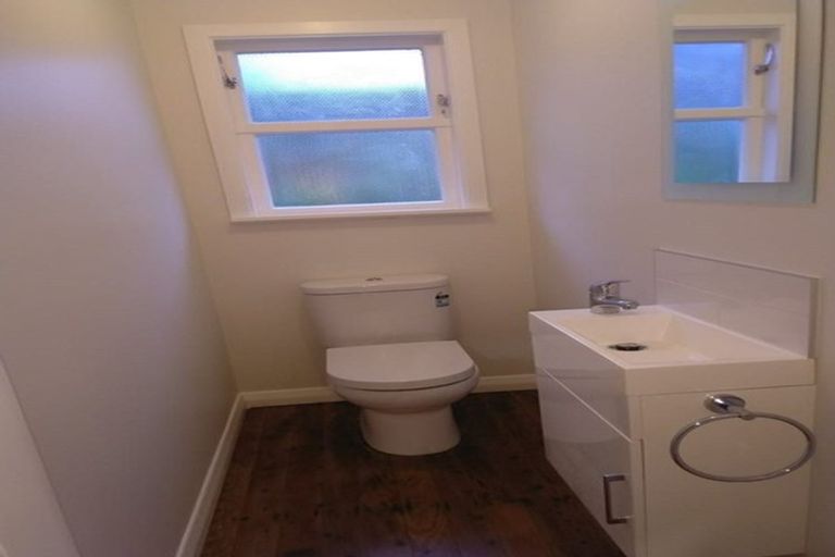 Photo of property in 103 Kenmore Street, Newlands, Wellington, 6037