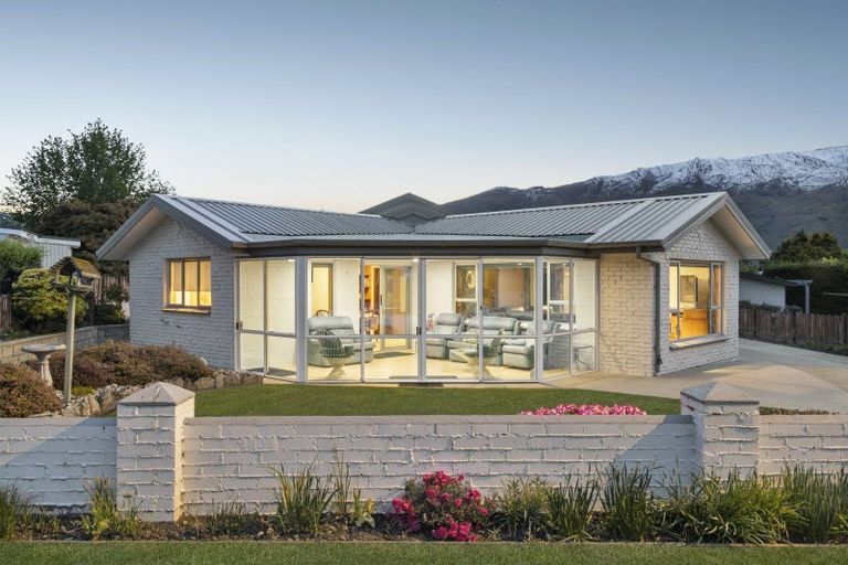 Photo of property in 27 Hunter Crescent, Wanaka, 9305