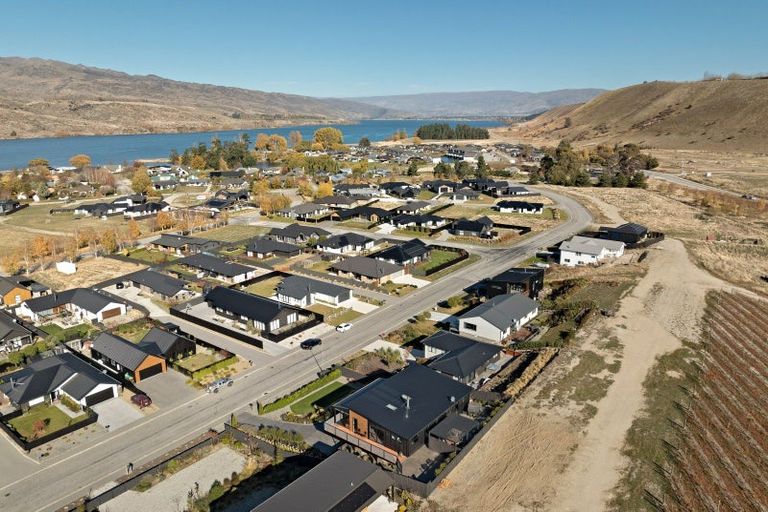 Photo of property in 45 Stratford Drive, Mount Pisa, Cromwell, 9383