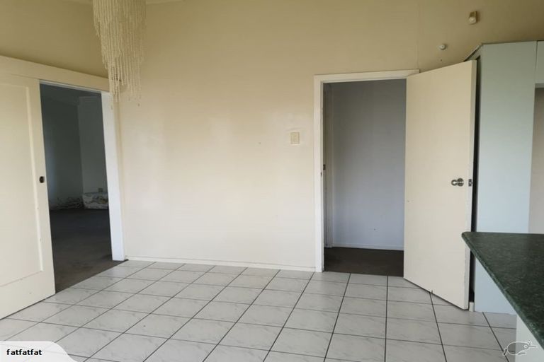 Photo of property in 10 Raleigh Road, Northcote, Auckland, 0627