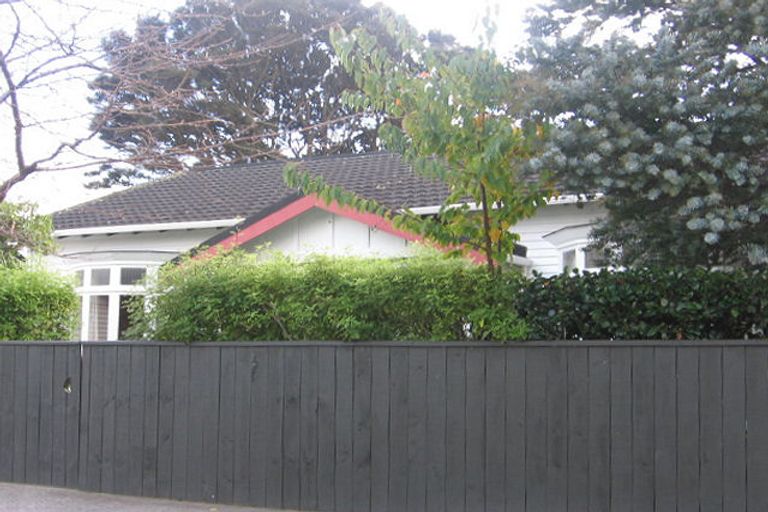 Photo of property in 3 Sherwood Street, Woburn, Lower Hutt, 5010