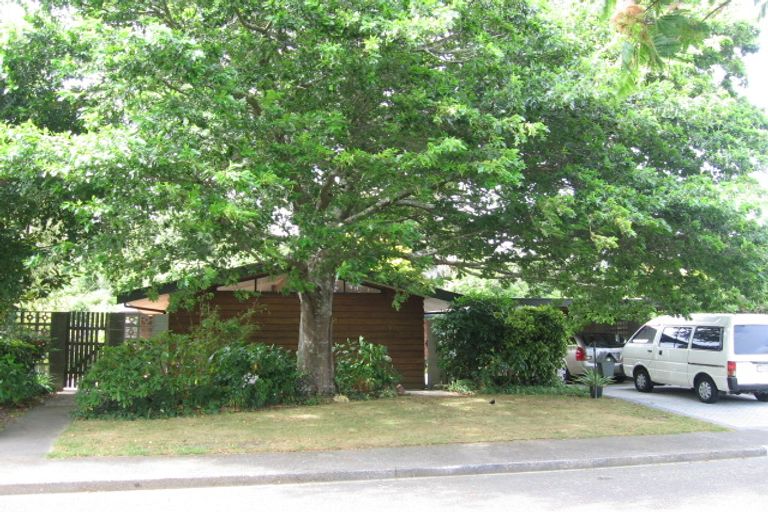 Photo of property in 30 Whirinaki Crescent, Heretaunga, Upper Hutt, 5018