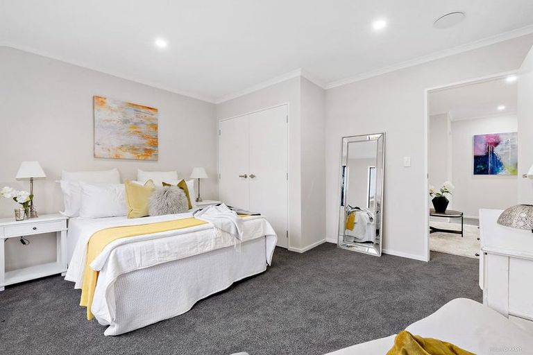 Photo of property in 24 Reelick Avenue, Pakuranga Heights, Auckland, 2010