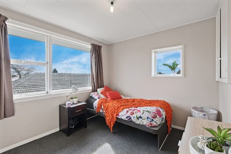 Photo of property in 10 Clipper Place, Redwood, Christchurch, 8051