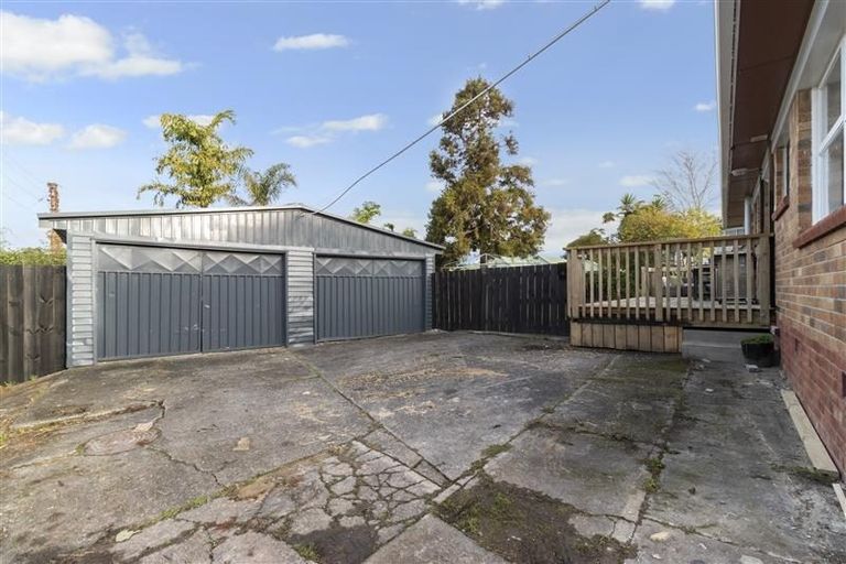 Photo of property in 82 Glengarry Road, Glen Eden, Auckland, 0602