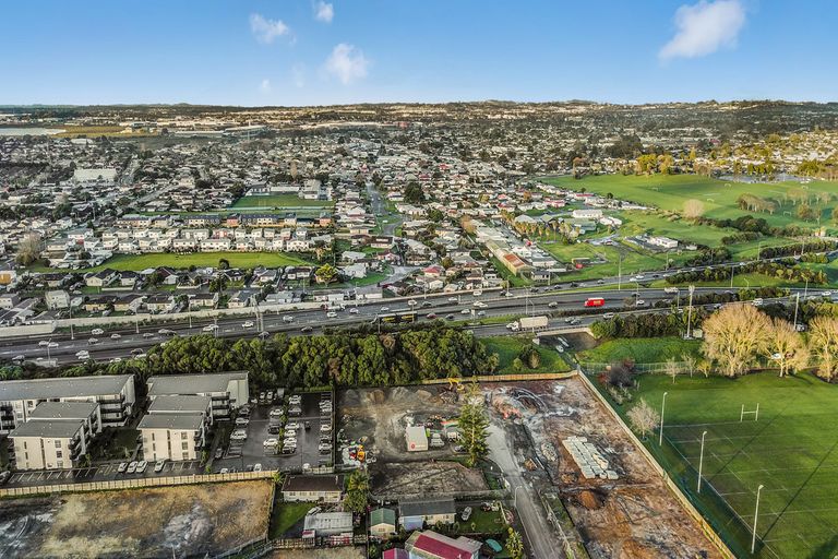 Photo of property in 22 Watchfield Close, Mangere, Auckland, 2022