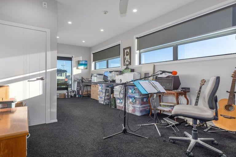 Photo of property in 10 Queen Street West, Levin, 5510
