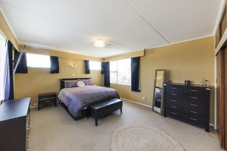 Photo of property in 5 Wairau Place, Kelvin Grove, Palmerston North, 4414