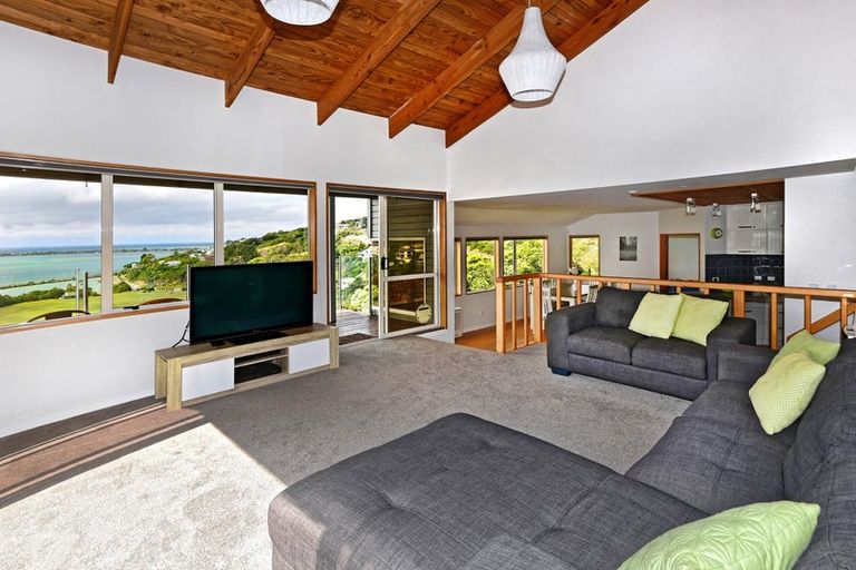 Photo of property in 22 La Costa Lane, Mount Pleasant, Christchurch, 8081