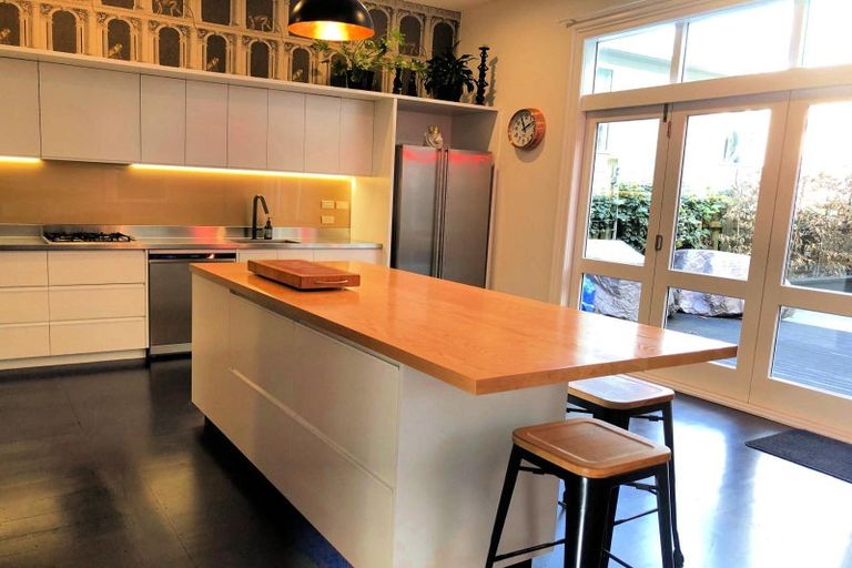 Photo of property in 15 Park Street, Thorndon, Wellington, 6011