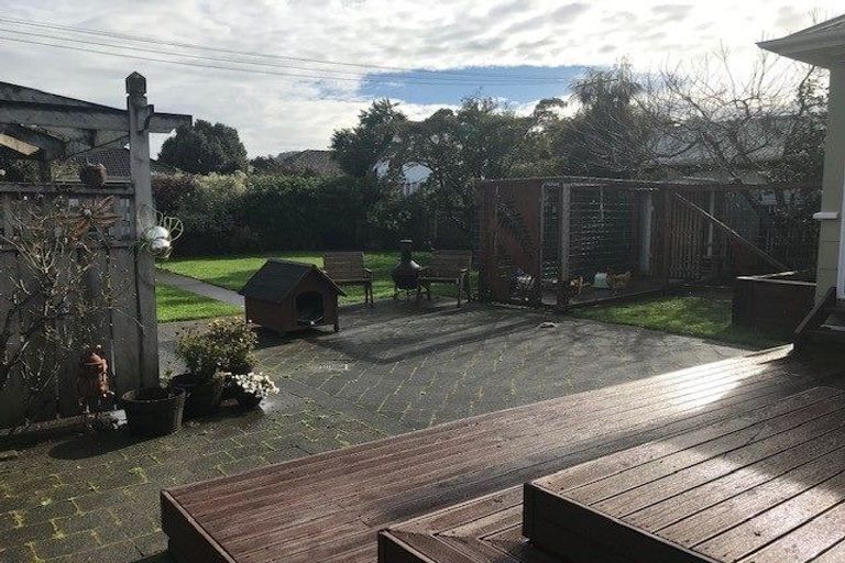 Photo of property in 14 Barton Grove, Naenae, Lower Hutt, 5011