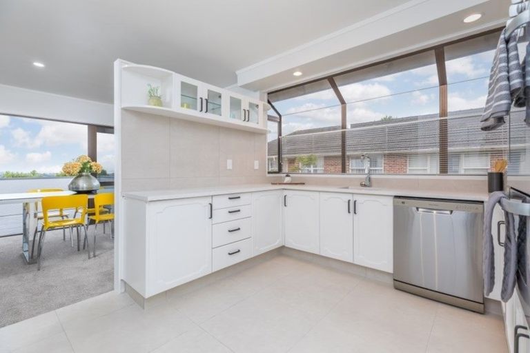 Photo of property in 2/283 Glenfield Road, Glenfield, Auckland, 0629