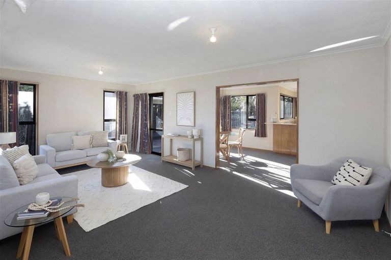 Photo of property in 11 Oakley Crescent, Hornby, Christchurch, 8042