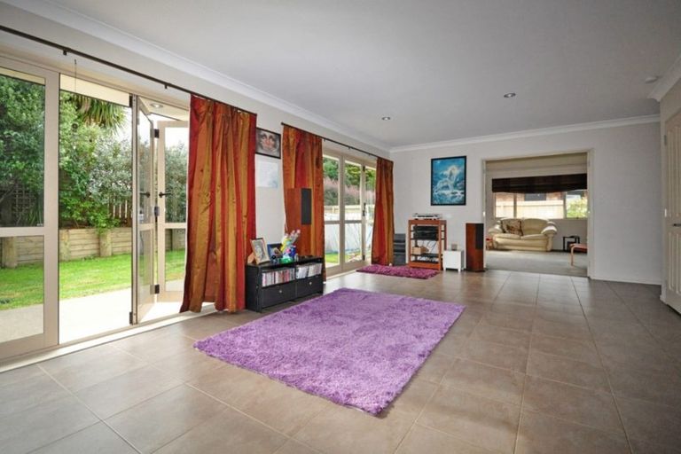 Photo of property in 5 Ernest Shackleton Place, Waiuku, 2123