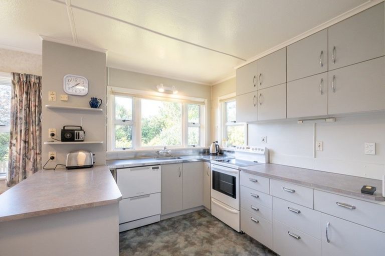 Photo of property in 38 Tawhiti Road, Hawera, 4610