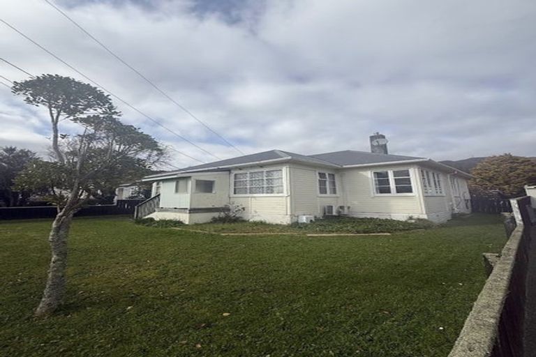 Photo of property in 19 Collett Street, Naenae, Lower Hutt, 5011