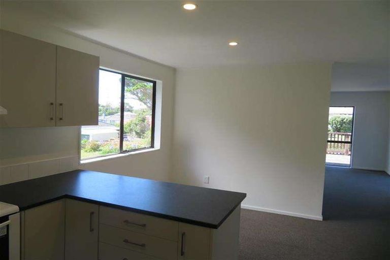 Photo of property in 124a Glanmire Road, Newlands, Wellington, 6037