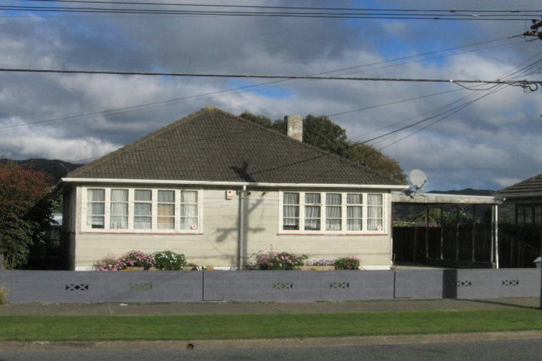 Photo of property in 42 Reynolds Street, Taita, Lower Hutt, 5011
