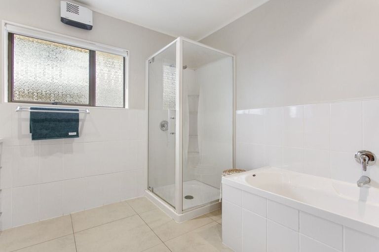 Photo of property in 10 Tanoa Place, Glendene, Auckland, 0602