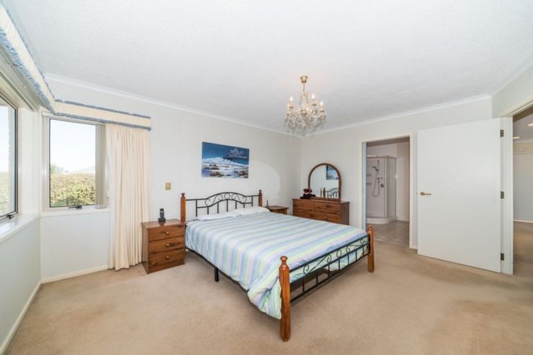 Photo of property in 8 Shakespeare Way, Kelvin Grove, Palmerston North, 4414