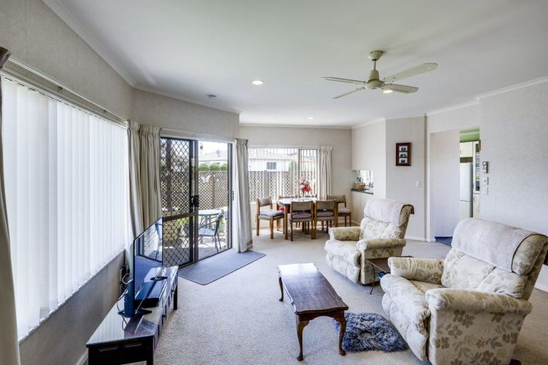 Photo of property in 17 Sloane Place, Taradale, Napier, 4112