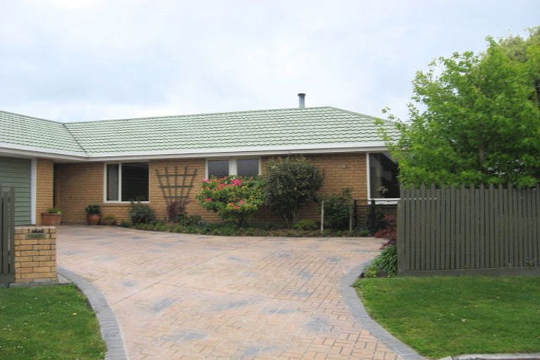Photo of property in 9 Thicket Close, Redwood, Christchurch, 8051