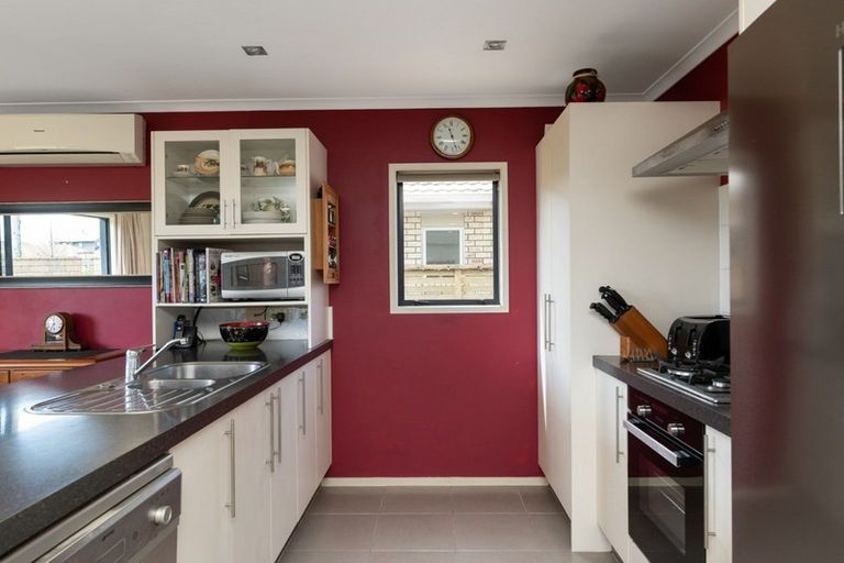 Photo of property in 1/100 Millers Road, Brookfield, Tauranga, 3110