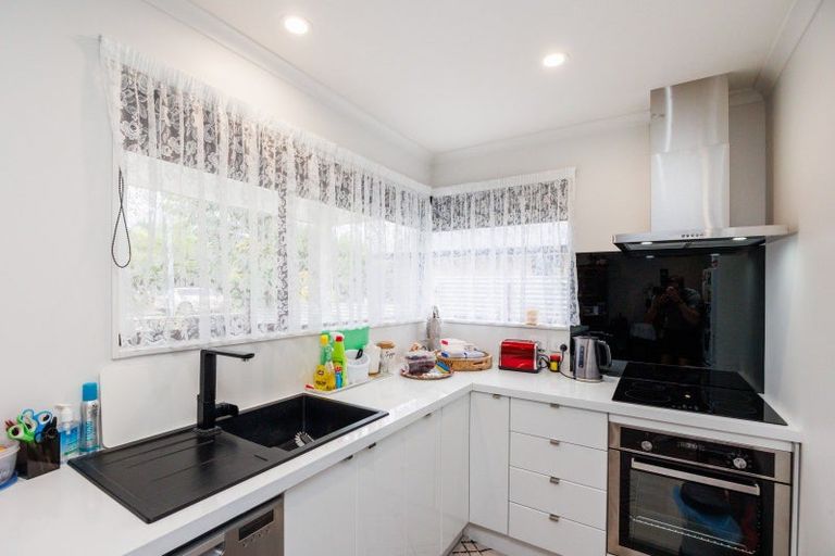 Photo of property in 17 Thomson Street, West End, Palmerston North, 4412