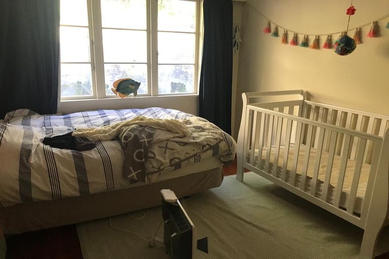 Photo of property in 24 Severn Street, Island Bay, Wellington, 6023