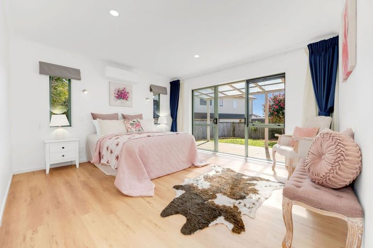 Photo of property in 5 Point View Link, East Tamaki Heights, Auckland, 2016