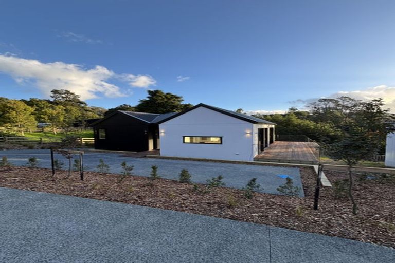 Photo of property in 1/82 Upper Harbour Drive, Greenhithe, Auckland, 0632