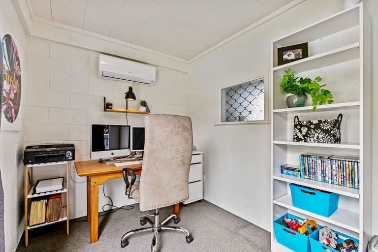 Photo of property in 4 Easter Parade, Glen Eden, Auckland, 0602