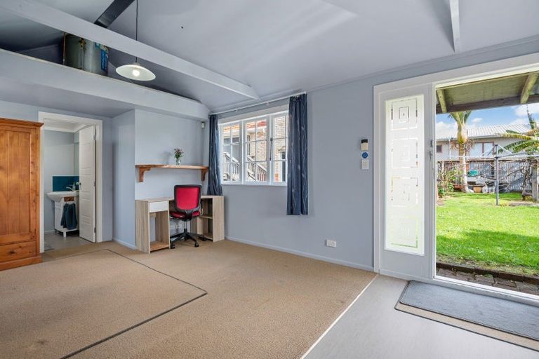 Photo of property in 9 Shortt Avenue, Mangere Bridge, Auckland, 2022