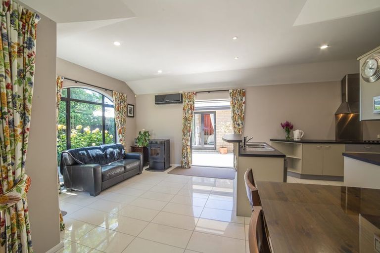 Photo of property in 3 Scarlet Lane, Redwood, Christchurch, 8051