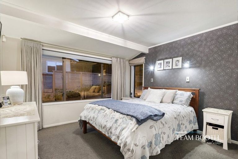 Photo of property in 126 Lynn Road, Bayview, Auckland, 0629