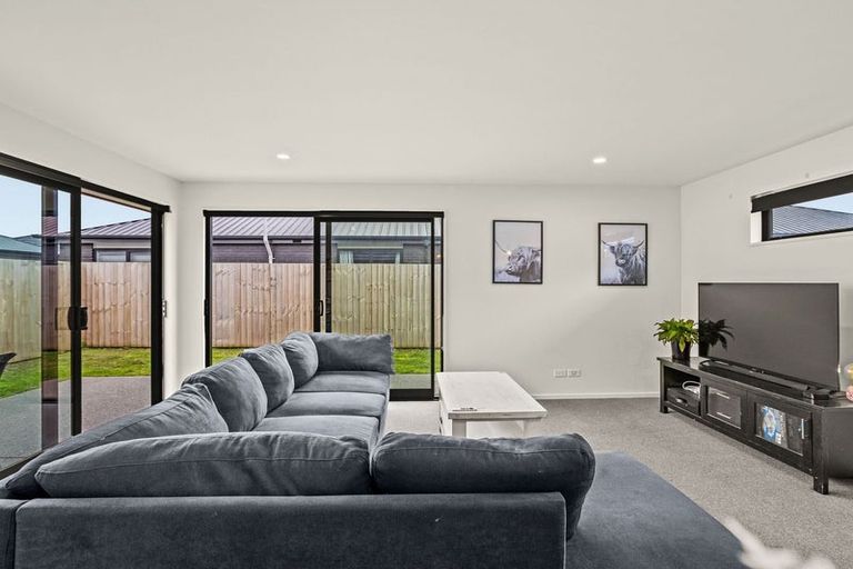 Photo of property in 17 Bill Hammond Drive, Belfast, 8051