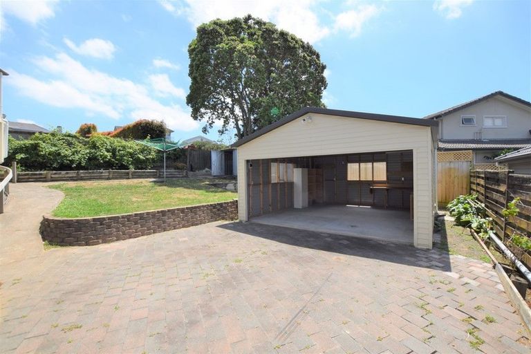 Photo of property in 6 Advene Road, Cockle Bay, Auckland, 2014