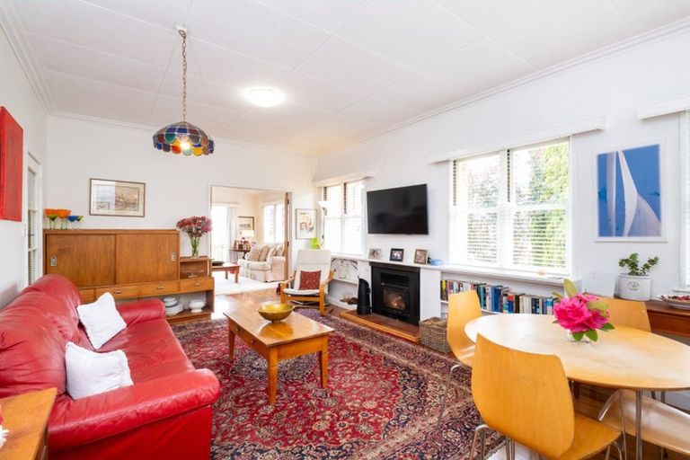 Photo of property in 14 Tauroa Road, Havelock North, 4130