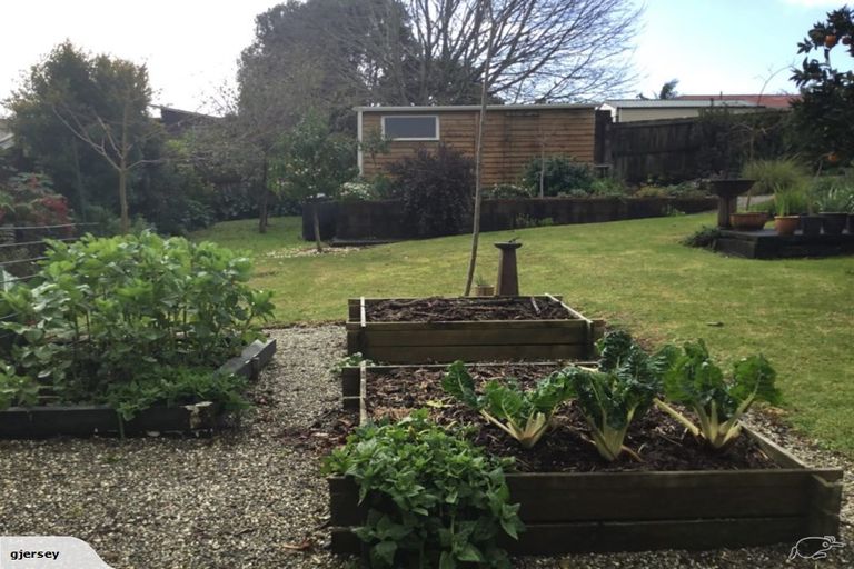 Photo of property in 10 Helga Crescent, Te Atatu Peninsula, Auckland, 0610