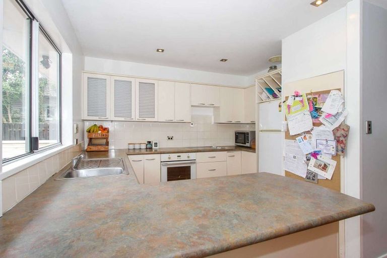 Photo of property in 96 Millbrook Road, Sunnyvale, Auckland, 0612