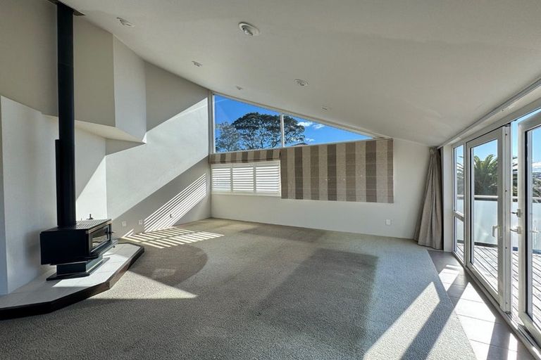 Photo of property in 1/80 Knights Road, Rothesay Bay, Auckland, 0630