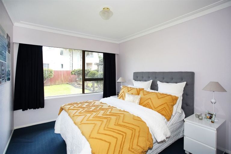 Photo of property in 1 Sunshine Place, Papakura, 2110