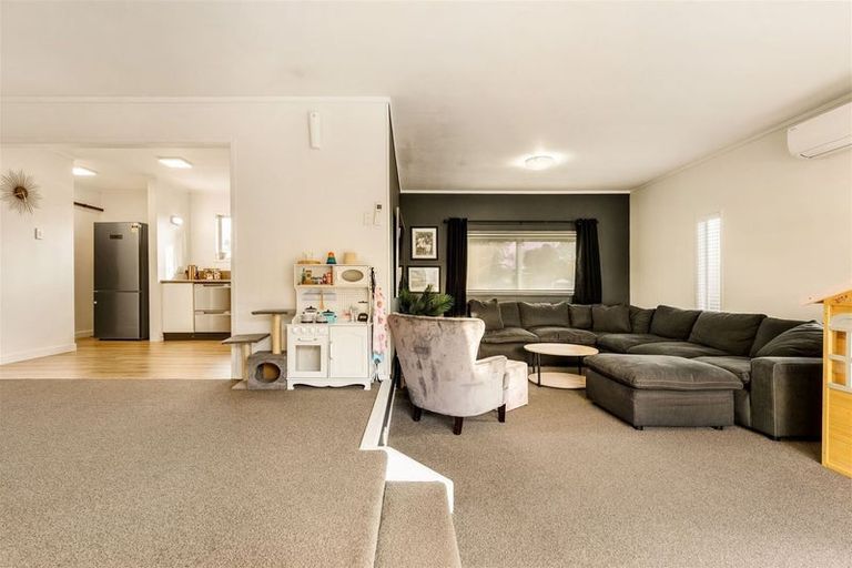 Photo of property in 93 Oreil Avenue, West Harbour, Auckland, 0618