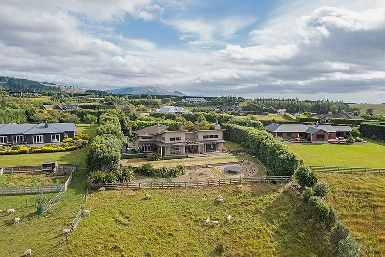 Photo of property in 38 Oram Drive, Turitea, Palmerston North, 4472